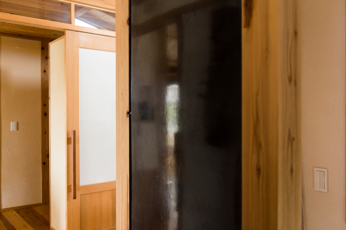 土佐漆喰の黒磨き 左官屋本多